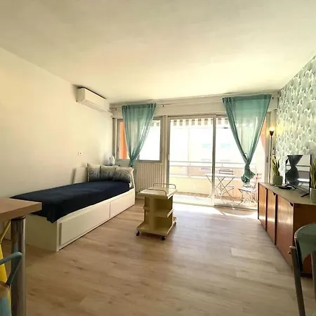 Apartment St Raphael Cote D'azur T2 Et Parking Et Terrasse