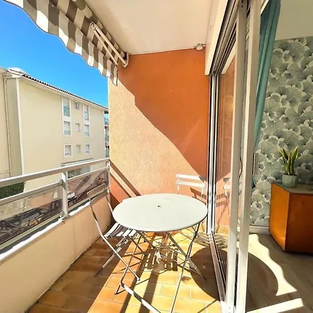 Apartment St Raphael Cote D'azur T2 Et Parking Et Terrasse