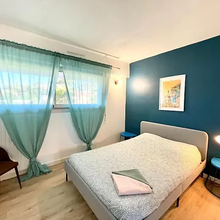 Apartment St Raphael Cote D'azur T2 Et Parking Et Terrasse *
