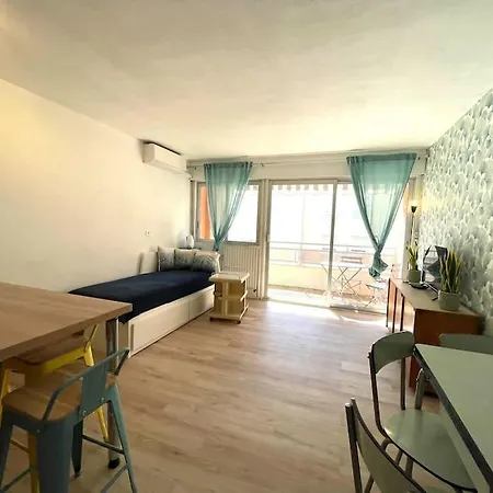Apartment St Raphael Cote D'azur T2 Et Parking Et Terrasse